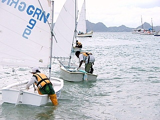 grenada saling - Jacqui teaches young grenadian sailors